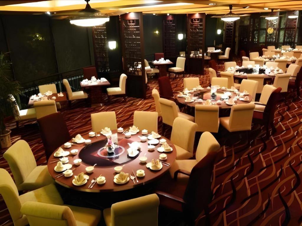 The Hill Hotel & Resort Sibolangit Экстерьер фото