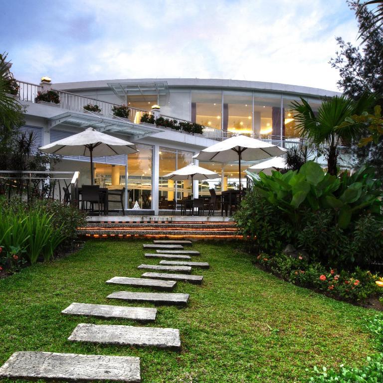 The Hill Hotel & Resort Sibolangit Экстерьер фото