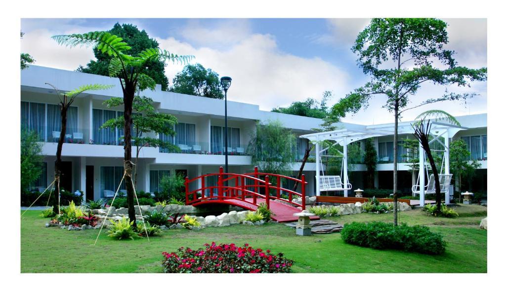 The Hill Hotel & Resort Sibolangit Экстерьер фото